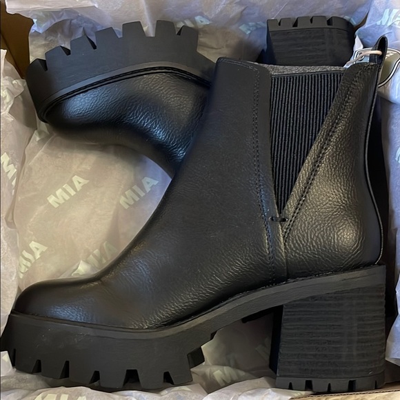 MIA Shoes - MIA Women's Black Ankle Boots